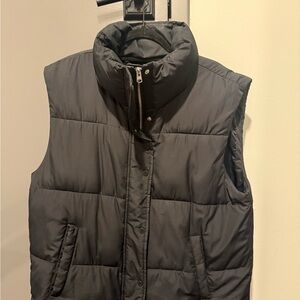 Women’s Abercrombie & Fitch Black Puffer Vest